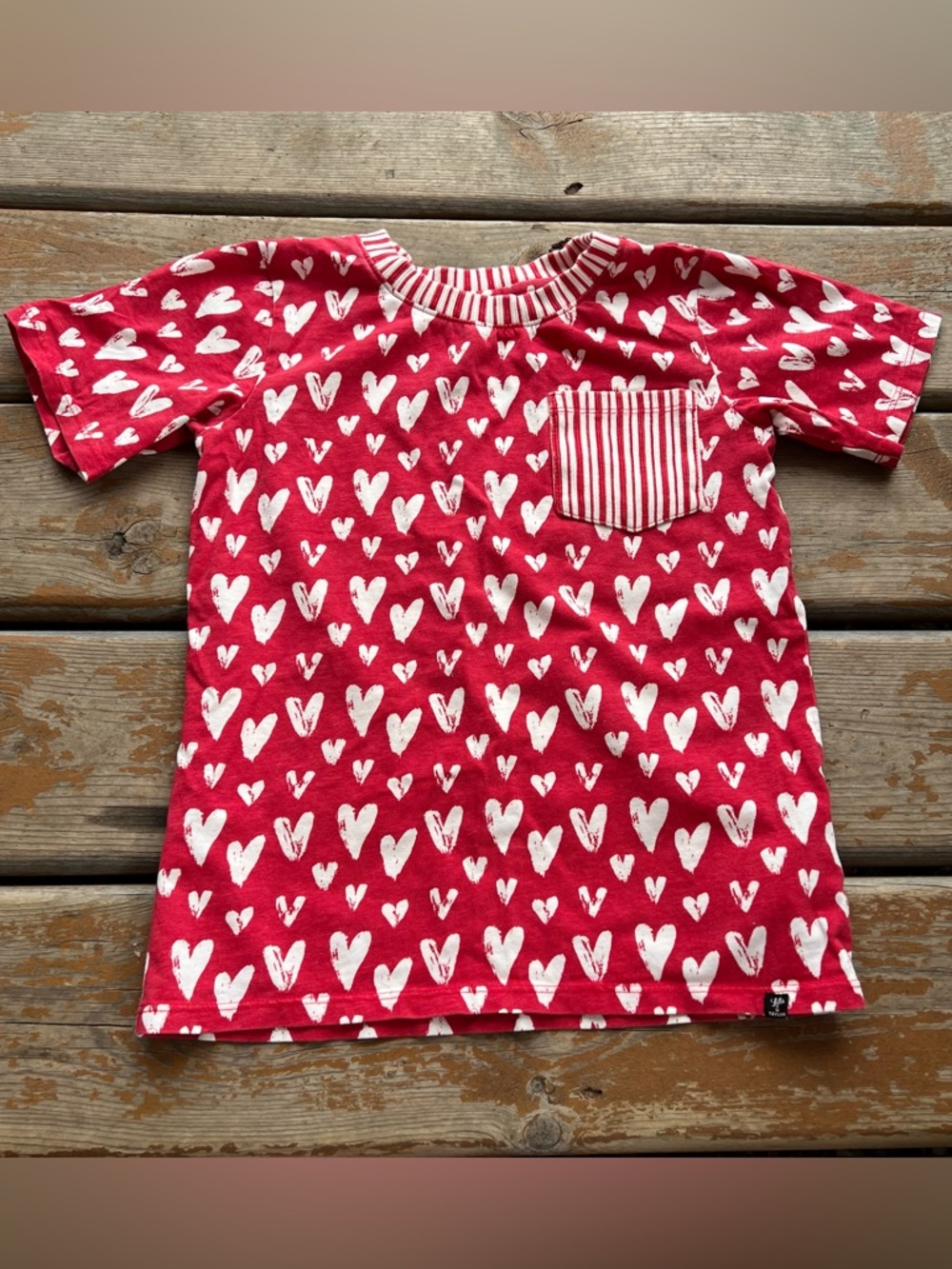 Lola & Taylor Organic Cotton Red Heart Short Sleeve Top - Size 8Y